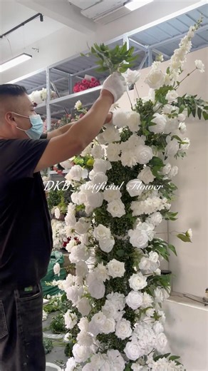 ARCH298💚🤍Forest-style simple white and green horn arch🧚‍♂️Freeze the heartbeat of your wedding 💍www.dkbflower.com💍 #dkbflower #flowerarch #weddingbackdrop #eventbackdrop #weddingarch #usawedding #forestwedding | Artificial flowers（Fengqiu zhaogang silk flower factory）