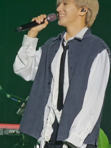 Yesung: 0 Parallel Lines: 1 Back when Yesung cutely smiled because he forgot Parallel Lines' lyrics 🤣 Good job in backing him up, INA ELFs/Clouds 👏 I miss my INA ELF/Clouds moots 🥹 #yesung #superjunior #ParallelLines