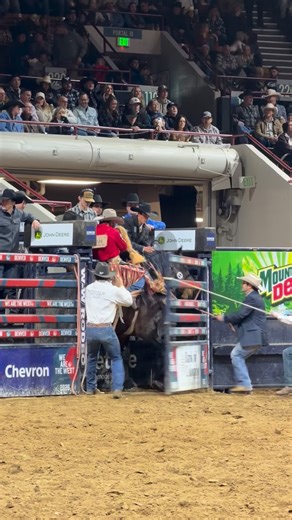 Kade Bruno gets it done in the saddle bronc riding to finish in the top spot of Semi Finals 2 at the National Western Stock Show & Rodeo! 🔥🔥 | CowboyChannel