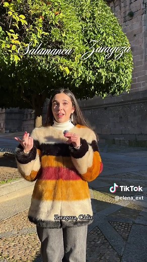 En Plasencia la historia no se sustituyó… se solapó. La Catedral Vieja de Plasencia y la Catedral Nueva de Plasencia conviven en un mismo espacio, mostrando siglos distintos que decidieron no separarse. Lo que empezó en la Edad Media nunca desapareció del todo, y lo que quiso ser más grande… quedó inacabado. Hoy sus muros, sus fachadas y sus detalles nos recuerdan que el pasado no siempre se borra: a veces permanece, se adapta y dialoga con el presente. Porque hay ciudades donde la historia se c