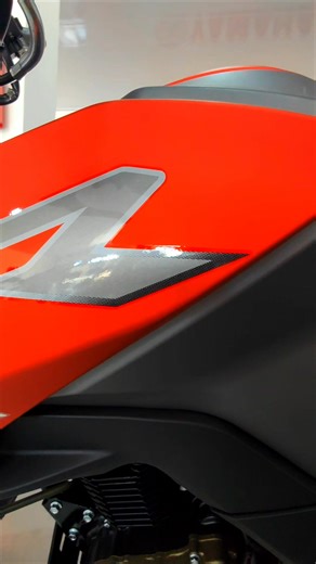 La Genesis CR4 250 4V: Ideal para Motociclistas Modernos