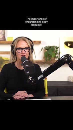 Only 7% of communication relies on spoken language. 38% is conveyed through tone of voice. While 55% is expressed through the silent language of body language. #bodylanguage #bodylanguagetips #someoneunderstand