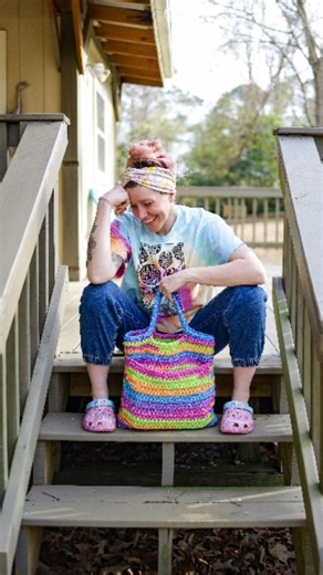 🚨FREE PATTERN ALERT!🚨 Have you seen Premier Yarns' new launch, Fable??? This gorgeous, colorful new yarn is designed with Fairy Tales in mind–each colorway is named after a different mythical creature! 🧚‍♀️🦄🐉 It is a super bulky (my favorite!!!) acrylic/wool blend that can even be machine washed/dried so your finished projects will be easy to care for! When Premier reached out and asked me to collaborate on a design using this beautiful new yarn, I said yes immediately! 😍 In line with my o