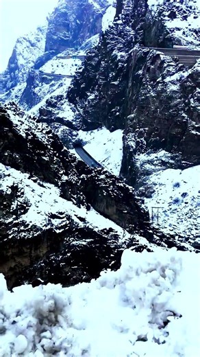 Snowfall at Mahepar on the Kabul–Jalalabad Highway ❄️ #snow #shorts #desktopacademy #kabulsnow