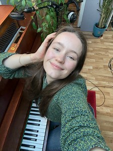 rehearsing a new one 💫 10 days till album!! https://Sigrid.lnk.to/TAMTICS | Sigrid