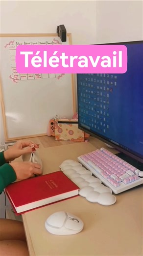 Do something for yourself on Monday? 🤍 Cozy telework #trendingshorts