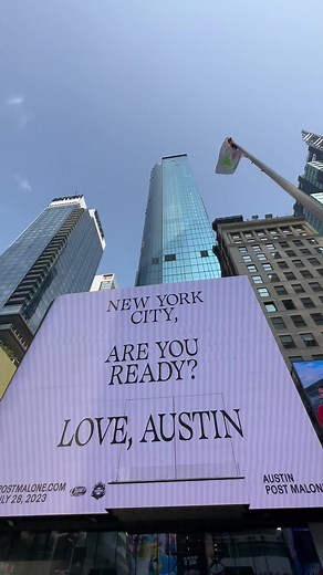 Post Malone Surprise Pop-Up Concert at Times Square