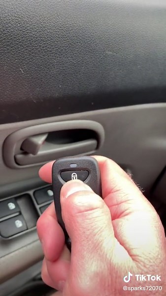 Programming new Kia remote #Allockandkeyco #Locksmithlife #STL #Work