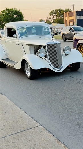 1934 Ford Model 40 classic car drive by engine sound at Woodward dream cruise