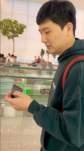 Lineage Classic sells gel at the airport.