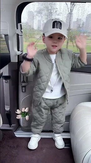 Moms, our autumn/winter down jacket sets are here! Comfortable and practical, they won't