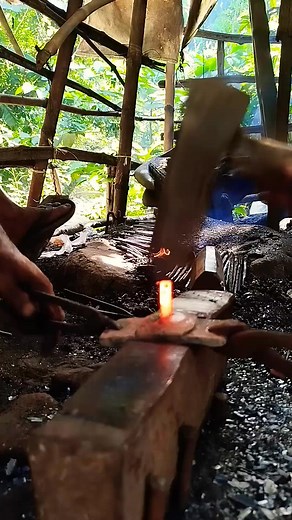 That how we make sharp nails from hot iron rod #blacksmith #weldinglife #metalworking | Mechanical Zone