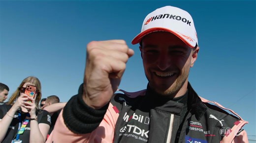 Maiden win for Mueller as Porsche celebrates motor racing anniversary in Hankook Berlin E-Prix Round 7