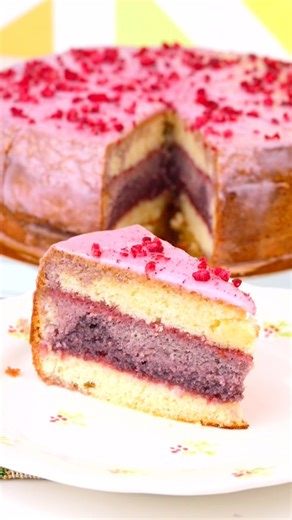 27K views · 98 reactions | Nejlepší punčový dort, jaký můžete upéct: Malinové pyré a fondánová poleva jako z cukrárny. 襤 Recent  na https://www.nejrecept.cz/recept/nejlepsi-puncovy-dort-jaky-muzete-upect-malinove-pyre-a-fondanova-poleva-jako-z-cukra-r10534 #nejrecept #nejrecepty #puncovydort #puncoverezy #punc #yummy #spolupraca | NejRecept.cz | Facebook