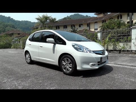 2012 Honda Jazz Hybrid Start-Up, Full Vehicle Tour, and Quick Drive