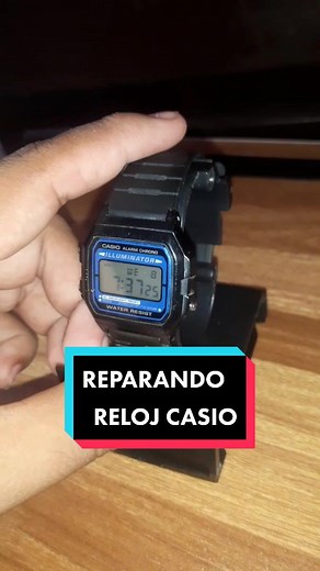 Cómo cambiar la correa de un reloj Casio F-105