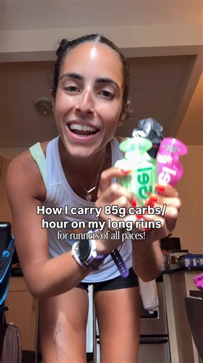 Amanda Katz | Strength + Run Coach on Instagram: "NYC to be marathoners and all those who run LONG! The time to figure out your fits is now. Here’s exactly how I carry 85g of carbs per hour on my long runs 🍌🥯✨the average NYC marathoner finished 4:31 hours in 2024 which means “6 25g gels”👀 AINT IT. As a reminder, we don’t fuel by distance because “every 4 miles” looks different for everyone. We fuel by time and we practice that in training runs. Gels featured @cranksports (use B2C to save + su