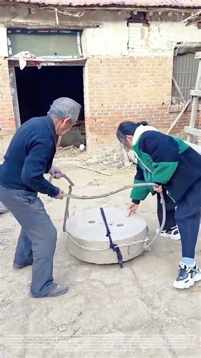 Rolling History: The Log-and-Rope Transport of Stone