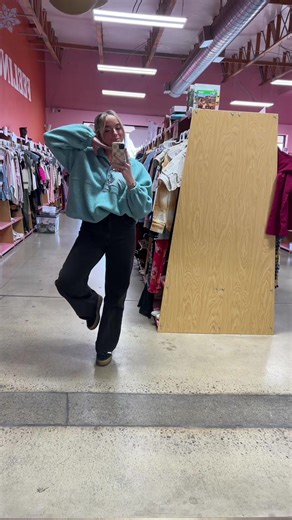 This place is seriously my go-to. RUN, don’t walk. ⏰ Open 10-7 PM 📍10372 S Redwood Rd, South Jordan, Utah #utah #thrift #secondhand #luckyfinds