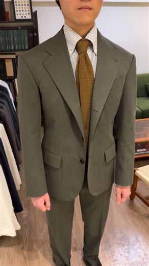 COLLER on Instagram: "It’s not a perfect suit. One of the most challenging tasks for a tailor is crafting a pure cotton suit. It doesn’t always align perfectly with the canvas during stitching. However, we love the fabric’s drape and the casual elegance it exudes. - Bespoke Pure Cotton Suit Red Label bespoke in Hong Kong"