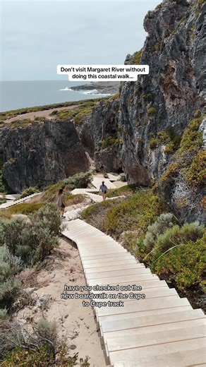 This walking trail is an absolute must when you roadtrip down to Margaret River. Pack lots of water, stay on track and soak up all the views 🙌🏼 #margaretriver #holiday #capetocape #wineregion #hiking