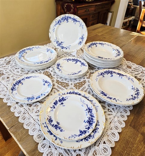 Antique Wedgwood Victorian Blue Flow China Set Late 19th Century "devonshire Sprays" - Etsy Canada