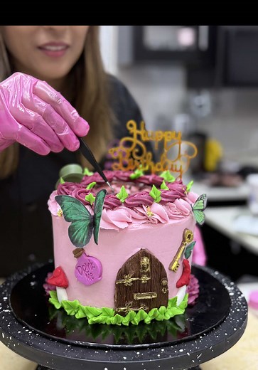 Whimsical Mad Hatter Cake Decorating Class | Wonderland Inspired