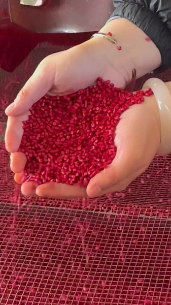 Plastic coloring king on TikTok