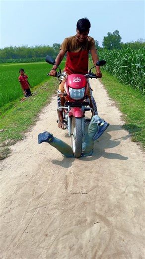 Feet in the middle of the road.#funny #viral #shorts #fyp #trending