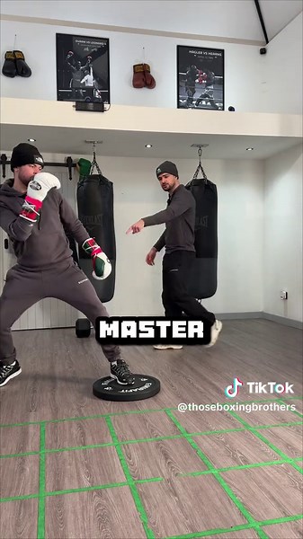 Fix your Boxing Stance & Footwork using this simple trick 🔥🥊 #boxing #fyp #boxersoftiktok
