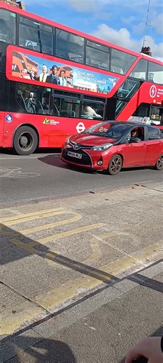 Me Filming 🎥🙂 A Electric Bus 🚎🚌 On The 340 Bus 🚌 Route in Canons Park !
