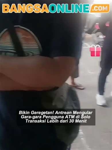 Kejadian Menarik di ATM Solo: Nasabah Antre Panjang
