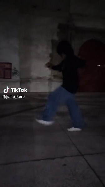 Jumpstyle and Hardstyle Dance Techniques Explained