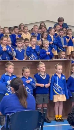 Wanneer ons graad 1's vir die graad 12's gaan sterkte sê is dit nie net 'n uitstappie nie - dis 'n sending van klein stemmetjies met groot harte en arms vol moed. 'n Besondere tradisie wat vir die CR'tjies net soveel beteken as vir die matrieks. Dankie dat julle ons elke jaar so gasvry ontvang HTS en MHS en spesiale moeite doen sodat ons kan kom kuier. | Laerskool Staatspresident CR Swart