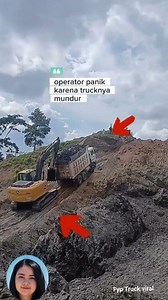 7.3M views · 46K reactions | Sudah pasti opratornya panik  #communitysupport #micahparsons #roadtrip #localevents #automotive #CommunityEvent #undefeated #Truck #Truk #KendaraanBerat #IndustriTruck #Trucking #Logistik #Transportasi #Otomotif #TruckLovers #TruckLife #DumpTruck #TractorTrailer #SemiTruck #TruckModifikasi #Excavator #AlatBerat #Konstruksi #IndustriKonstruksi #MesinBerat #Penggalian #KonstruksiBangunan #ExcavatorLife #HeavyEquipment | Puji Mukaromah | Facebook