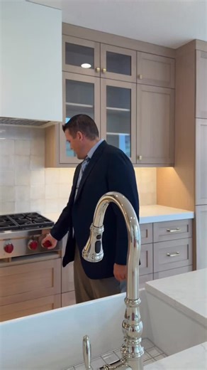 After years in real estate, I’ve watched buyers make the same costly mistakes — ones that crush resale value in Salt Lake County, Herriman, Riverton, South Jordan, and across the Utah housing market. Here are the top features that hurt your resale value the fastest 👇 ❌ Backing to major roads Looks great online… until you’re yelling over traffic. These homes often list 8–10% below comps. ❌ Quirky floor plans Odd layouts, split-levels, and awkward bedroom placements lead to longer days on market 