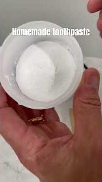 Fresh, organic home made toothpaste with 4 basic ingredients! #toothpaste #homemade #diy