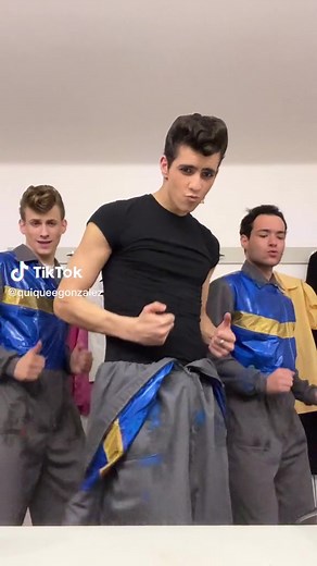 El elenco de Grease El Musical nunca deja de bailar 😎 @Jan Buxaderas @•QuiqueGonzalez• #sergiboix