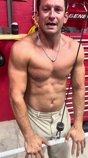 His chest muscles are literally shaking. Can someone help settle this debate?! #fitness #gym #debate