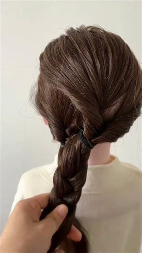 Quick and Chic Updo Tutorials - Daily DIY hairdos for All