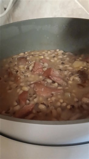 Cooking Black Eyed Peas with Ham Hocks, Southern Collard Greens. White Rice and Cornbread | Jason Fresse