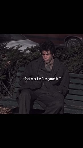 RETA'nın rotası on Instagram: "#hissiz #turkey #türkiye Temel Yapı: Silikon Hücreler Güneş panelleri, yarı iletken bir madde olan silikon atomlarından oluşur. Tek bir panelde bu hücrelerden onlarca bulunur. Elektrik akımı oluşturabilmek için silikon hücreler iki farklı katman halinde düzenlenir: • N-Tipi Katman (Negatif): Fosfor eklenerek fazladan elektron kazandırılmış katman. • P-Tipi Katman (Pozitif): Bor eklenerek elektron eksiği (boşluk) oluşturulmuş katman. 2. Fotovoltaik Etki Nasıl Gerçek