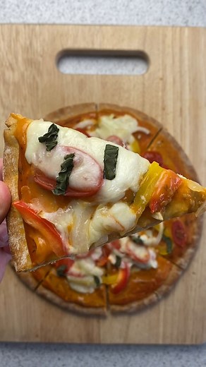 559K views · 2K reactions | Check out our totally Veggie Pizza Made with our best-selling Beast Italian Sauce, it’s low-cal & low-sugar Ideal for a mid-week treat meal #SkinnyFoodCo #NotGuilty | The Skinny Food Co | Facebook