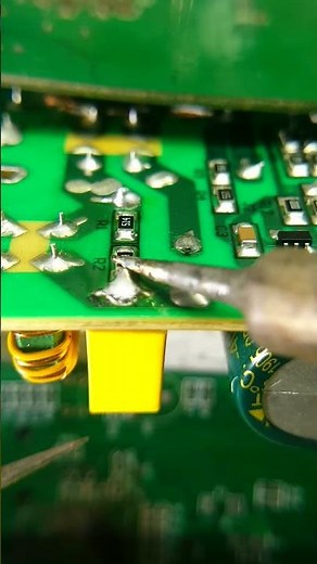 Removing Components Using Soldering iron #shorts