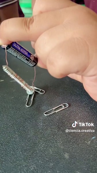 Experimento de Electroimán: Práctica Escolar en Secundaria