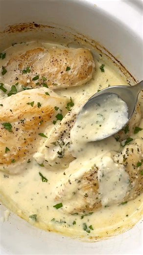 Crockpot Creamy Garlic Chicken features golden pan seared chicken breasts that get slow cooked to perfection in a garlicky cream sauce. 🧄 | The Recipe Rebel