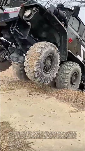 傾斜に挑む：河辺から道路へ、トラックの逆転劇