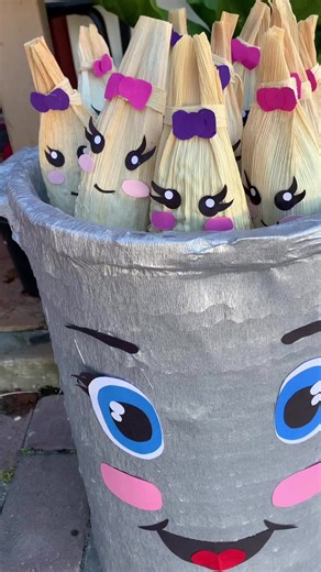 M.R. Pinatas on Instagram: "Hoya De Tamal Piñata. Tamal Season is upon us ya llego le tiempo de hacer tamales. #myrnaspiñatas #quechuladadepiñata #piñatascretivas #mexicocheck #purojalowin #piñataspersonalizadas #elmiedonoandaenburro #ocoeeflorida #tamalesdeelote #tamaleseason #tamalescalientitos #tamales"