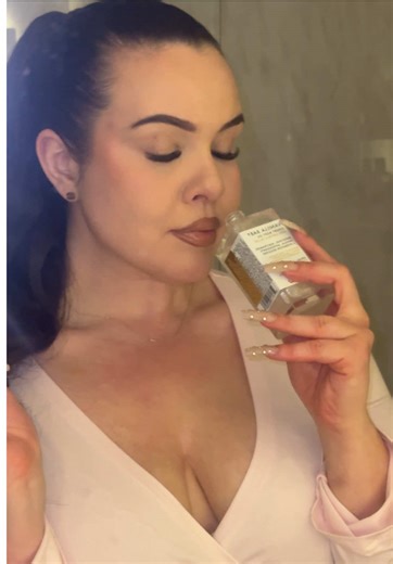 This Vanilla Baby duo (body butter body oil) is the most expensive smelling combo ever. Warm, creamy, grown vanilla and your skin ends up so soft so glowy. I layer the butter first then seal it with the oil… unreal #vanillagirl #vanillabodycare #bodybutter #bodyoil #glowyskin