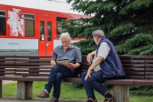 Ten, kur istorija susitinka su kūryba: surengtas tapybos plenero „Šimtmečio atspindžiai: stotis – mene“ atidarymas